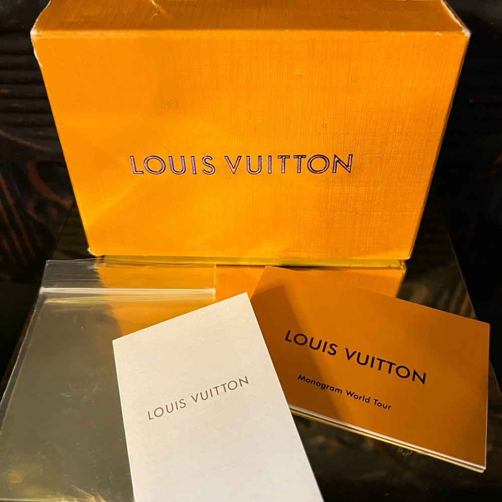 Louis Vuitton Nautical Starfish Gold Bag Charm (Model M02622) Full Inclusion - Picture 6 of 12